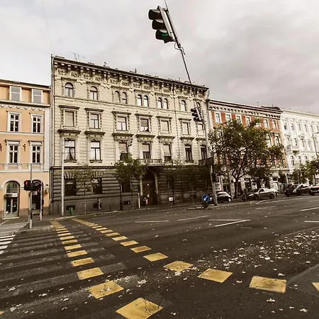 The Little Castle In Downtown Apartamento Budapest