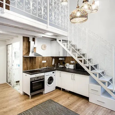 The Little Castle In Downtown Apartment *